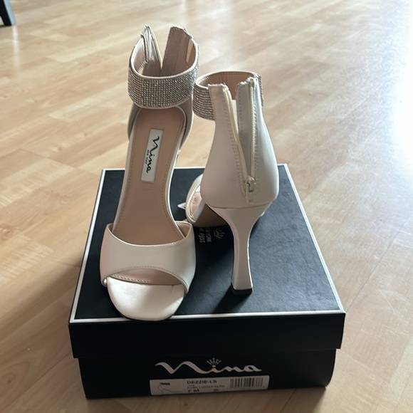 Nina Ivory Dezzie heels - Picture 5 of 6